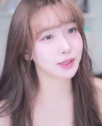 이아린 엉밑살 보여주는 체크 교복치마