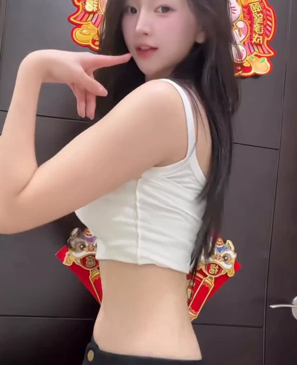 치어리더 이연진 개미허리 흰나시입고 댄스