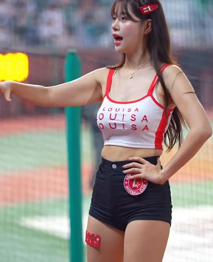 치어리더 김도아 허벅지 밀착 크롭 나시 찰랑이는 가슴 무빙