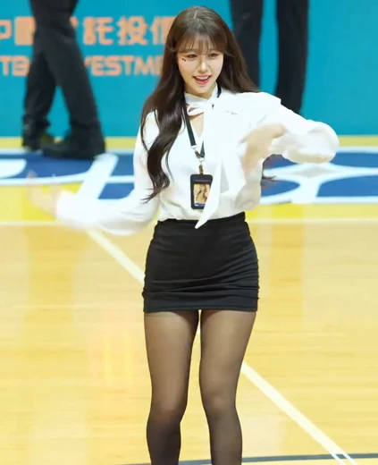 김도아 허벅지 오피스룩 검스 치마속 Y존