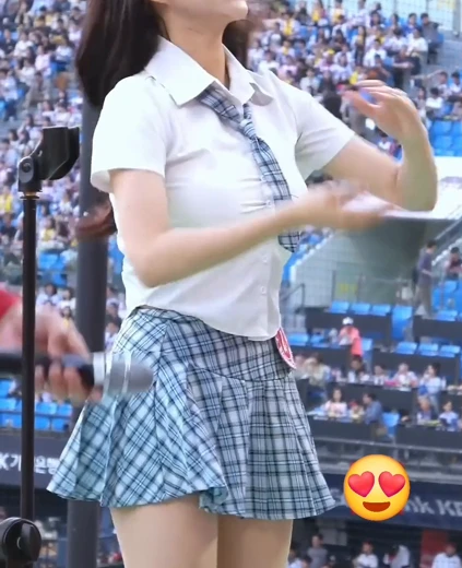 치어리더 김현영 허벅지 치마 들춰주는 바람의 습격