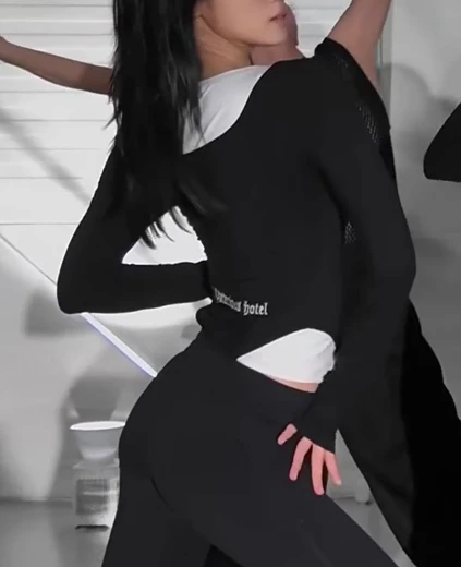 김채원 엉덩이 검정 모노키니  레깅스