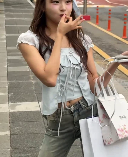 치어리더 신서윤 배꼽 퇴근길 야구장 밖에서 사복 팬서비스
