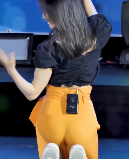 이새롬 엉덩이 주황색 바지 뒤태