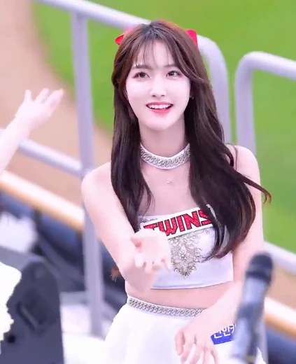 치어리더 김태희 겨드랑이 LG 정복입고 홀리몰리