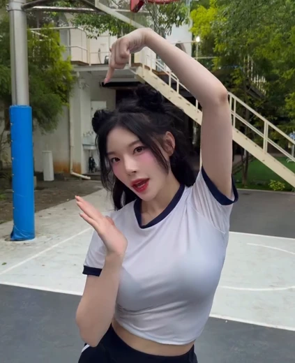 치어리더 조연주 허벅지 검정 브라 비티는 휜티 핫팬츠