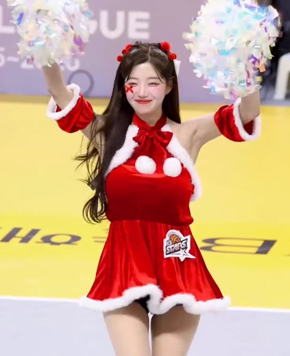 치어리더 강지은 허벅지 묵직한 볼륨감 섹시 산타