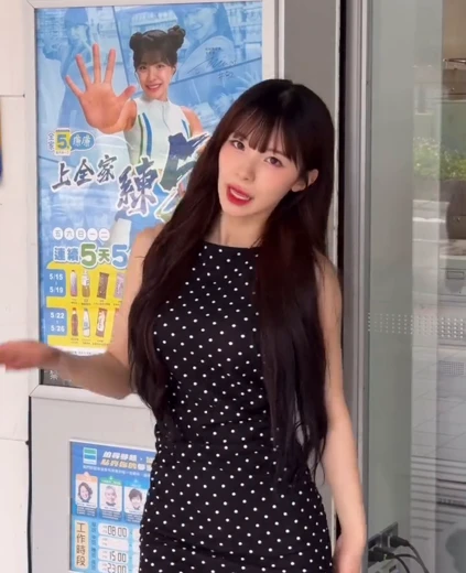 치어리더 이다혜 야벅지 땡땡이 민소매 원피스 짧은 치마