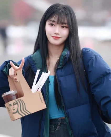 치어리더 조다정 가슴봉긋 출근길에도 열일 하는 미모