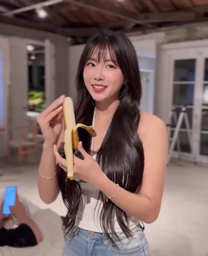 치어리더 안지현 가슴 바나나 길이 대보고 맛보기