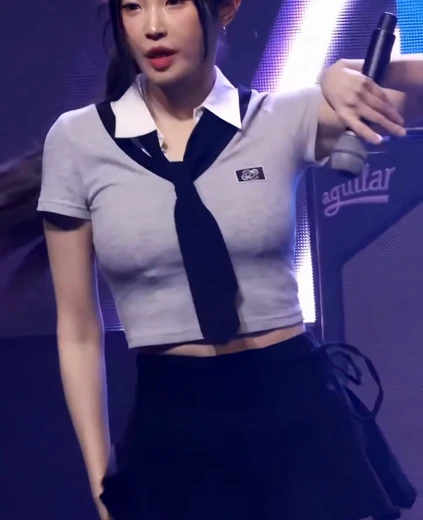송하영 허벅지 회색 카라티 봉긋한 가슴 테니스치마 꿀벅지