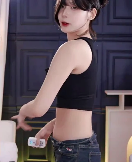 고라니율 엉벅지 검정 민소매 팬티급 청핫팬츠...골반 돌리기