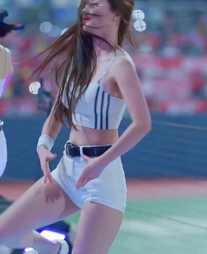 치어리더 김해리 허벅지 흰 끈나시 튕겨주는 가슴 골반