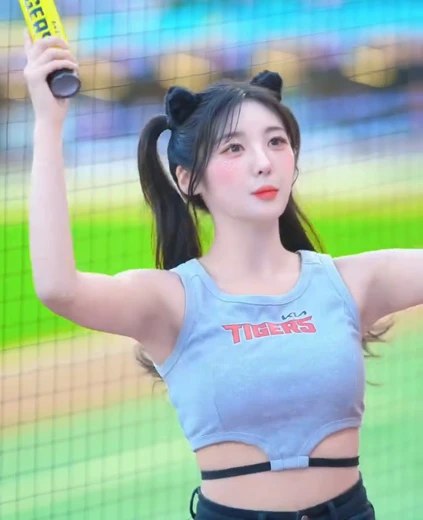 치어리더 고가빈 야드랑이 회색 크롭나시 가슴 무빙