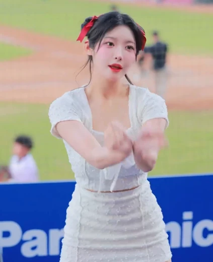 치어리더 고가빈 야벅지 캐치캐치 팔로 모은 가슴골