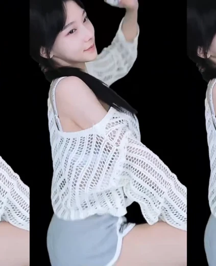 비타밍 허벅지 회색 돌핀팬츠 입고 바우치 하며 엉벅지 튕기는 바운스