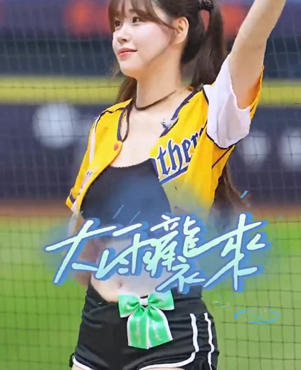 치어리더 김도아 허벅지 찰랑이는 브라탑 가슴 드리블