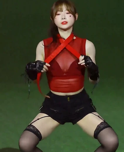 치어리더 김나연 가슴골 내수차별 대만 공연 빨간 망사 블랙 브라