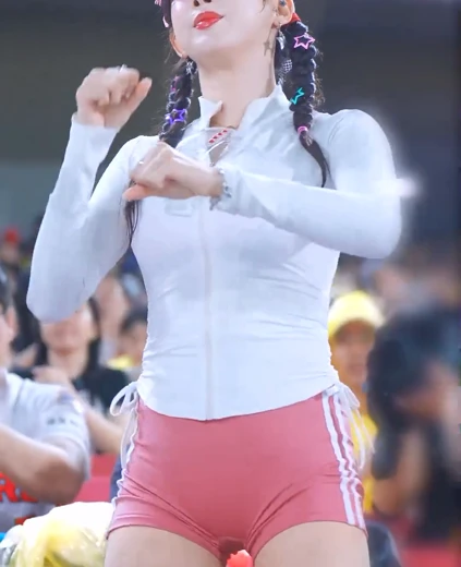 치어리더 김한나 허벅지 타이트한 핑크 돌핀 레쉬가드