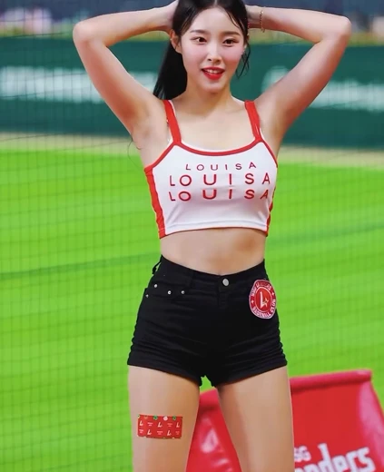 치어리더 이수진 겨드랑이 객석 스트레칭 유도하는 미친 몸매