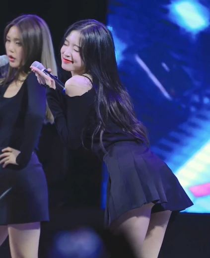 오마이걸 아린 엉벅지 검정 테니스치마 살랑이는 자태