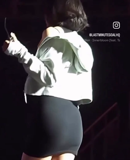 안유진 허벅지 검정 미시룩 유부녀 느낌의 엉덩이핏 레전드