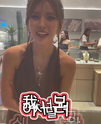 치어리더 전은비 가슴골 홀터넥 민소매 드레스 몸매
