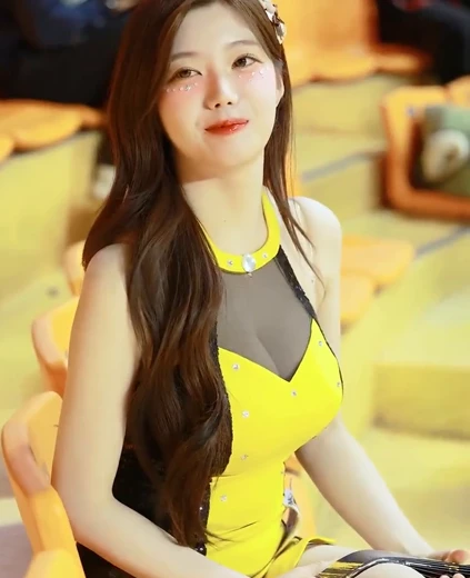 치어리더 강지은 가슴골 윗부분이 망사인 유니폼
