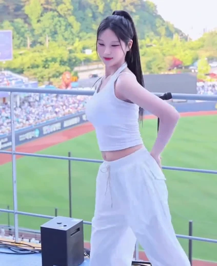 치어리더 신비 야꼽 흰나시 포니테일 응원 댄스