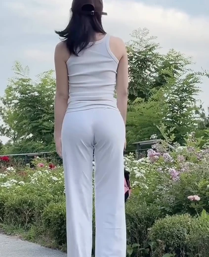 꽃빵 엉덩이 일부러 팬티 라인 다 비치게 입은 츄리닝핏