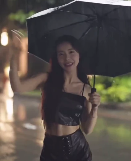 치어리더 이다혜 허벅지 비 맞고 춤추는 미친 댄스 실력