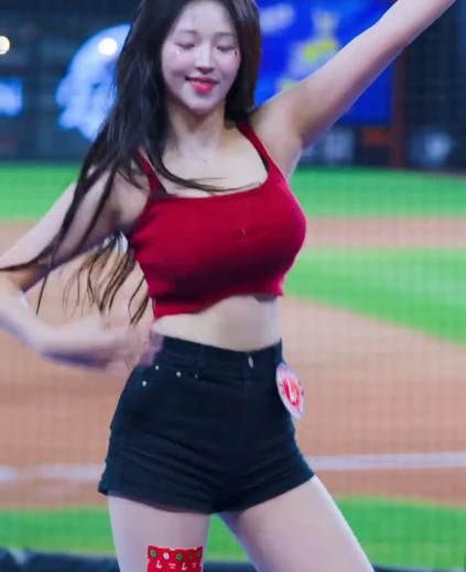 치어리더 이연진 허벅지 빨간 크롭 나시 블랙 브라 덜렁이는 가슴