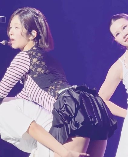레이 엉벅지 콘서트 솔로 어부바 퍼포먼스 속바지 뒤태