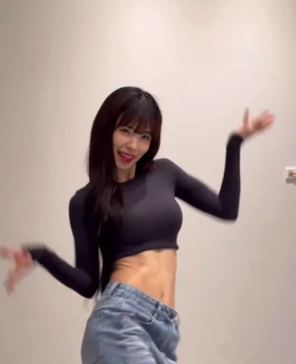 치어리더 이다혜 야꼽 개미허리 크롭티 복근 기립근