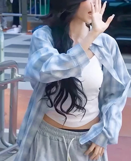 트리플에스 나경 가슴 봉긋 회색 츄리닝 바지 흘러내린 검정 팬티 노출