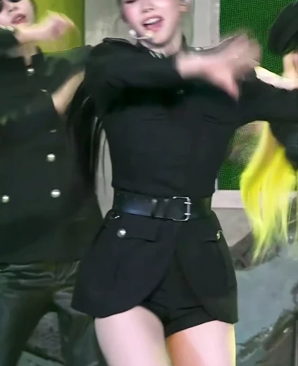 카리나 꿀벅지 음악중심 하의실종 검정 제복 롱부츠 Y존