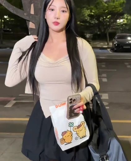 치어리더 서여진 허벅지 퇴근길 사복 글래머 몸매