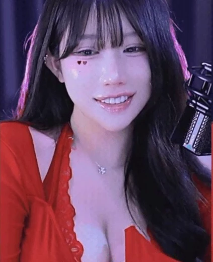 그릴래영 가슴골 빨간 레이스 사이로 사이로 손 넣는 리액션