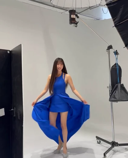 치어리더 안지현 허벅지 화보 촬영 파란 드레스 미모