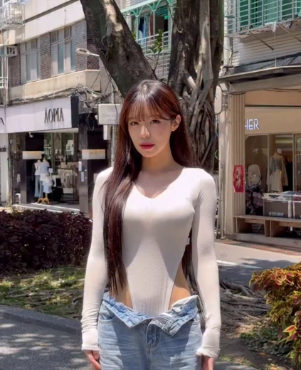 치어리더 이다혜 가슴 봉긋 초 하이레그 밀착 바디슈트