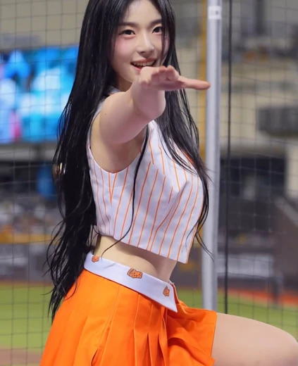 치어리더 조연주 가슴골 표정 너무 상큼한 질풍가도