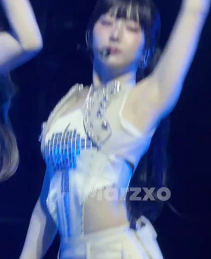 오해원 야드랑이 밑에서 찍은 아이보리색 초미니 떨리는 내전근