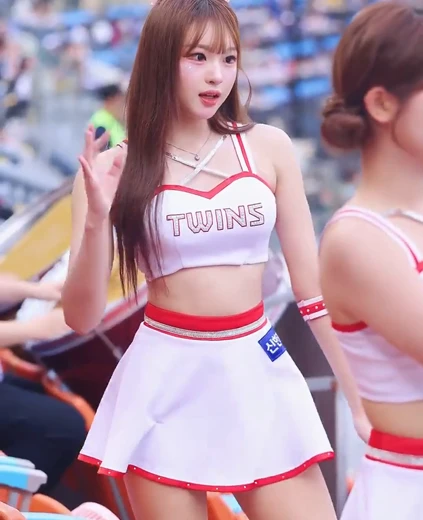 치어리더 신서윤  야드랑이 홀리몰리 아웃송