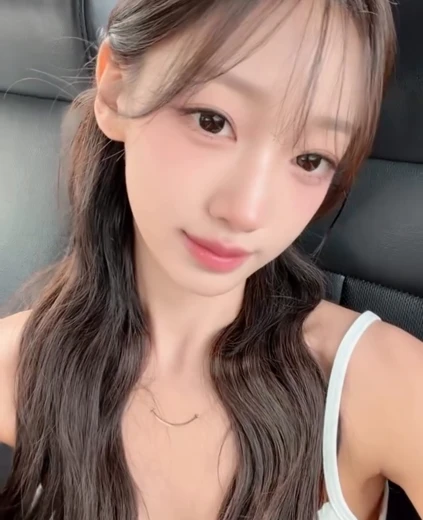 치어리더 우수한 가슴골 끈나시 사복 아이돌 미모