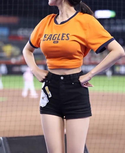 치어리더 우수한 야벅지 크롭티 묵직 가슴