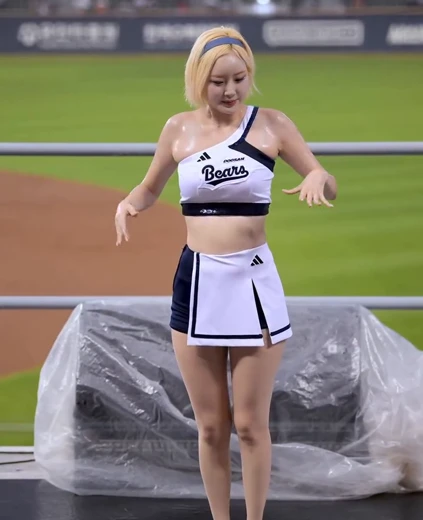 치어리더 서현숙 야벅지 비오는 날 젖은 어깨