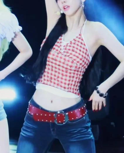 카리나 야꼽 건강미 폭발하는 빨간 체크 끈나시 청바지 하체
