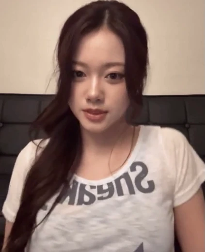 클라씨 원지민 묵직한 가슴 볼륨 .흰 시스루티