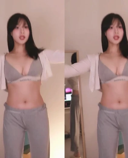 명아츄 야꼽 회색 CK 브라 차고 팔벌려 뛰기하는 삐져나올듯한 가슴