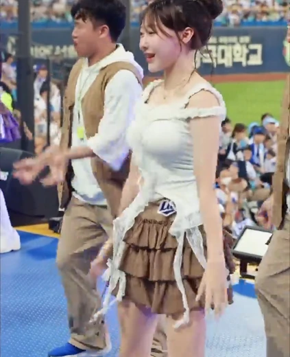 치어리더 한지은 야벅지 봉긋 가슴 드리블